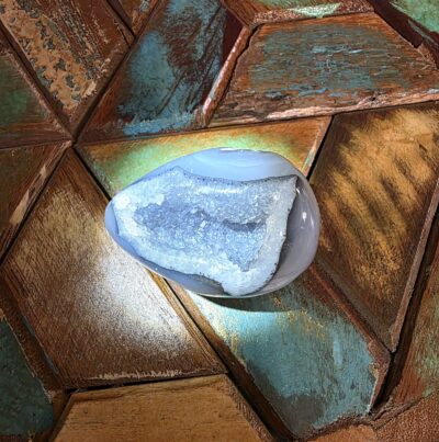 Agate Geode Egg Carving - Image 2